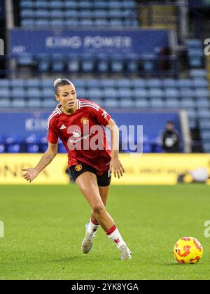 Leicester, Regno Unito. 17 novembre 2024. Leicester, Inghilterra, 16 novembre 2024: Celin Bizet (15 Manchester United) passa la palla durante la partita di Barclays Womens Super League tra Leicester City e Manchester United al King Power Stadium di Leicester, Inghilterra (Natalie Mincher/SPP) credito: SPP Sport Press Photo. /Alamy Live News Foto Stock
