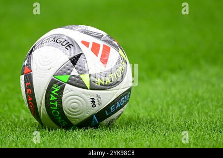 Il pallone durante la partita di calcio della UEFA Nations League tra Italia e Francia allo Stadio San Siro di Milano, Italia, il 17 novembre 2024 crediti: Piero Cruciatti/Alamy Live News Foto Stock