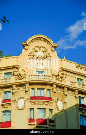 BARCELLONA, SPAGNA - 3 ottobre 2024: Barcellona è la capitale della Catalogna. Barcellona e' una delle principali destinazioni turistiche con un'architettura unica, c Foto Stock