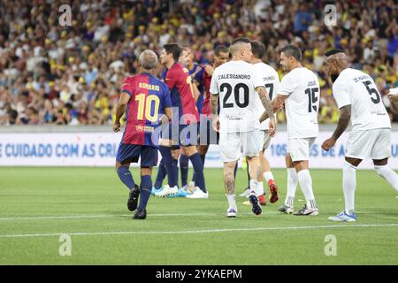 Curitiba, Parana, Brasile. 17 novembre 2024. Curitiba (pr), 17/11/2024- ospedale pequeno principe/Legends pele/barcelona- il giocatore rivale celebra un gol durante una partita tra leggende pequeno principe e leggende barca in una partita di beneficenza a favore della salute infantile e giovanile presso l'istituto di ricerca pele pequeno principe, tenutosi nella città di curitiba, nella notte di questa domenica 17 novembre 2024. (Credit Image: © Edson De Souza/TheNEWS2 via ZUMA Press Wire) SOLO PER USO EDITORIALE! Non per USO commerciale! Foto Stock