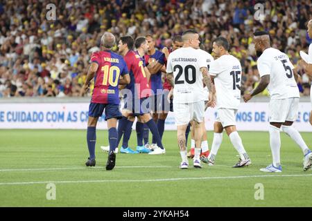Curitiba, Parana, Brasile. 17 novembre 2024. Curitiba (pr), 17/11/2024- ospedale pequeno principe/Legends pele/barcelona- il giocatore rivale celebra un gol durante una partita tra leggende pequeno principe e leggende barca in una partita di beneficenza a favore della salute infantile e giovanile presso l'istituto di ricerca pele pequeno principe, tenutosi nella città di curitiba, nella notte di questa domenica 17 novembre 2024. (Credit Image: © Edson De Souza/TheNEWS2 via ZUMA Press Wire) SOLO PER USO EDITORIALE! Non per USO commerciale! Foto Stock