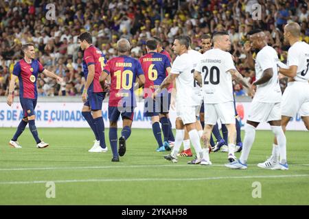Curitiba, Parana, Brasile. 17 novembre 2024. Curitiba (pr), 17/11/2024- ospedale pequeno principe/Legends pele/barcelona- il giocatore rivale celebra un gol durante una partita tra leggende pequeno principe e leggende barca in una partita di beneficenza a favore della salute infantile e giovanile presso l'istituto di ricerca pele pequeno principe, tenutosi nella città di curitiba, nella notte di questa domenica 17 novembre 2024. (Credit Image: © Edson De Souza/TheNEWS2 via ZUMA Press Wire) SOLO PER USO EDITORIALE! Non per USO commerciale! Foto Stock