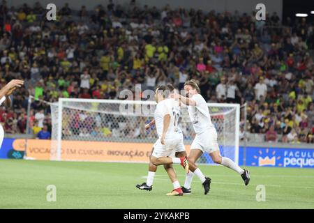 Curitiba, Parana, Brasile. 17 novembre 2024. Curitiba (pr), 17/11/2024- ospedale pequeno principe/Legends pele/barcelona- giocatore richarlyson celebra un gol durante una partita tra leggende pequeno principe e leggende barca in una partita di beneficenza a favore della salute infantile e giovanile presso l'istituto di ricerca pele pequeno principe, tenutosi nella città di curitiba, nella notte di questa domenica 17 novembre 2024. (Credit Image: © Edson De Souza/TheNEWS2 via ZUMA Press Wire) SOLO PER USO EDITORIALE! Non per USO commerciale! Foto Stock