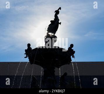 Montgomery, Alabama, Stati Uniti. 17 novembre 2024. Court Square Fountain nel centro di Montgomery, Alabama, visto il 17 novembre 2024. La fermata dell'autobus Rosa Parks si trova in Court Square. (Credit Image: © Scott Coleman/ZUMA Press Wire) SOLO PER USO EDITORIALE! Non per USO commerciale! Foto Stock