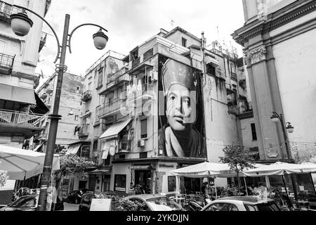 Napoli, Italia - 10 aprile 2022: Architettura generica e vista stradale a Napoli, Campania, Italia. Foto Stock