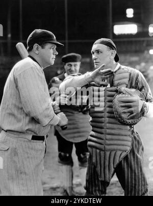 Babe Comes Home (First National, 1927) foto pubblicitarie in una scena con la leggenda del baseball Babe Ruth con ricevitore Foto Stock