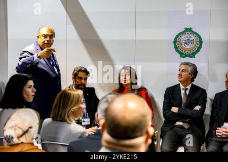 Baku, Azerbaigian, Azerbaigian. 16 novembre 2024. Le Nazioni Unite di Vienna (UNOV) e l'UNODC, direttore generale/direttore esecutivo, GHADA FATHI WALY, parlano agli ospiti all'interno del padiglione della Lega degli Stati Arabi al COP29, che si tiene nello Stadio Olimpico di Baku. Poiché vi sono progressi in tutti i fattori delle regioni del mondo, gli Emirati Arabi Uniti e anche altre associazioni arabe stanno mostrando un punto di appoggio crescente nei progressi della tecnologia moderna nella lotta al cambiamento climatico. (Credit Image: © Bianca Otero/ZUMA Press Wire) SOLO PER USO EDITORIALE! Non per USO commerciale! Foto Stock