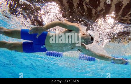 Belek, Turchia. 18 novembre 2024. Belgio Greg Van Avermaet nuota durante un campo di allenamento organizzato dal Comitato olimpico belga BOIC-COIB a Belek, Turchia, lunedì 18 novembre 2024. Il campo si svolge dall'11 al 25 novembre. BELGA PHOTO ERIC LALMAND credito: Belga News Agency/Alamy Live News Foto Stock