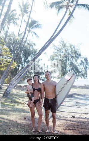 Felice surfista ritratto di famiglia a Maui Foto Stock