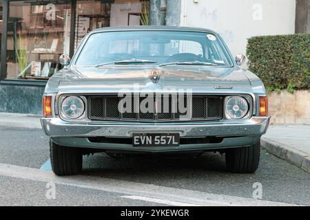 Urnieta, Spagna - 5 ottobre 2024: 1973 Chrysler VJ Valiant Charger 770 per le strade della città Foto Stock