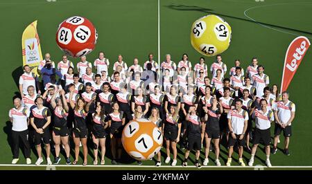 Belek, Turchia. 18 novembre 2024. Gli atleti e i membri del personale si sono messi in posa per il fotografo durante un campo di allenamento organizzato dal Comitato olimpico belga BOIC-COIB a Belek, Turchia, lunedì 18 novembre 2024. Il campo si svolge dall'11 al 25 novembre. BELGA PHOTO ERIC LALMAND credito: Belga News Agency/Alamy Live News Foto Stock