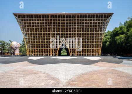 Il Welcome Center o The Legend of Bamboo by Vo Trong Nghia al Vinpearl Grand World Phu Quoc Island Vietnam Foto Stock