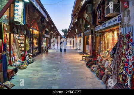 Arasta Bazaar vicino alla Moschea Blu di Istanbul, Turkiye Foto Stock