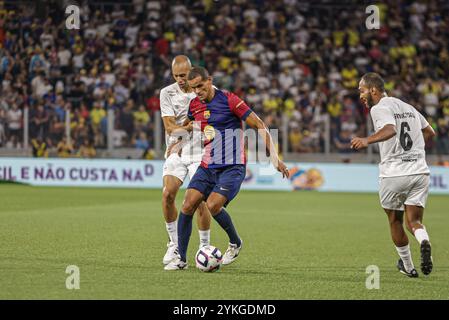 Curitiba, Brasile. 17 novembre 2024. Pelé Legends vs Barcelona Legends crediti: Marcos Araújo/FotoArena/Alamy Live News Foto Stock