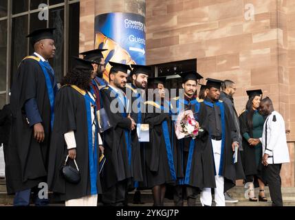 Giorno della laurea presso la Coventry University, Coventry Cathedral, West Midlands, Inghilterra, Regno Unito Foto Stock