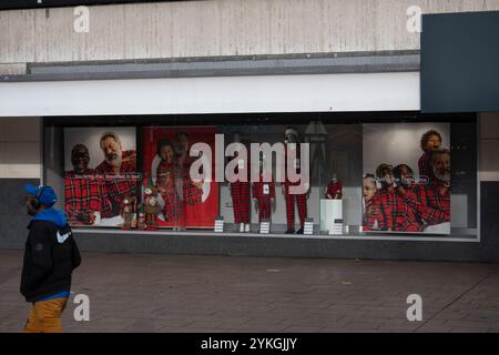Vetrina Pyjamas, negozio Primark, Coventry, Regno Unito Foto Stock