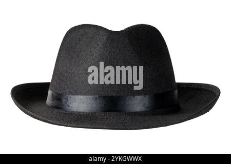 Cappello nero in feltro mafia con nastro isolato su sfondo bianco Foto Stock