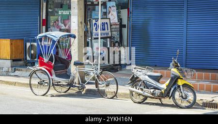 Bangkok Thailandia 26. Gennaio 2020 Vecchio risciò in risciò per bici a Don Mueang Bangkok Thailandia Foto Stock