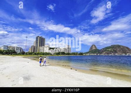 Botafogo Beach Brasile 12. Ottobre 2020 Pan di zucchero Pan di zucchero Pao de Acucar vista panoramica e paesaggio urbano del villaggio di Urca da Botafogo Bea Foto Stock