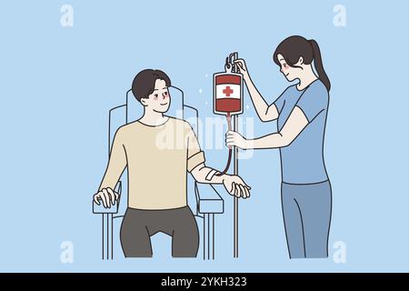 Donna sorridente medico controllo tipo donna donatore donare sangue a persone in bisogno. L'infermiera femminile aiuta a fare volontariato con la donazione di plasma in ospedale o in clinica. Foto Stock