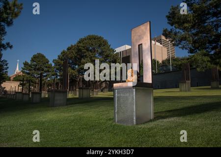 Esterni, interni e manufatti all'Oklahoma City National Memorial and Museum. L'attentato di Oklahoma City è stato un attentato terroristico interno all'Alfred P. Murrah Federal Building a Oklahoma City, Oklahoma, Stati Uniti, il 19 aprile 1995, il secondo anniversario della fine dell'assedio di Waco. Il bombardamento rimane l'atto più letale di terrorismo interno nella storia degli Stati Uniti. Foto Stock