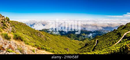 Panorama che guarda a est da Pico Ruivo verso Porto da Cruz, Madeira, Portogallo Foto Stock