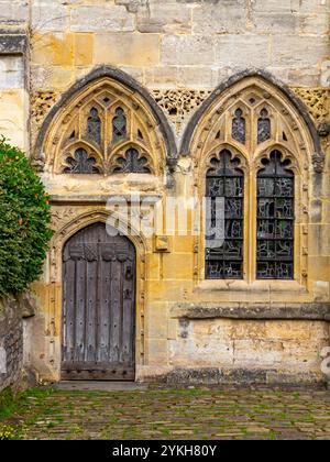 Dettagli degli edifici nei Vicars vicino alla Cattedrale di Wells nel Somerset, Inghilterra, Regno Unito, la più antica strada residenziale d'Europa con edifici intatti. Foto Stock