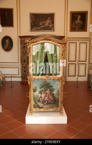 Sedia in berlina, Palazzo del Rettore, Museo di storia culturale, città vecchia, Dubrovnik, Dalmazia, Croazia, Europa Foto Stock