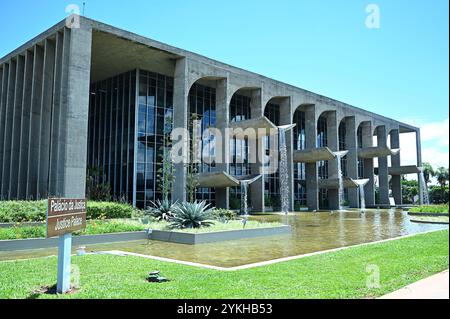 Brasília, DF - 18.11.2024: SEGURANZA DOS PRÉDIOS públicos EM Brasília - foto, Palazzo di giustizia. Lunedì (18) foto degli edifici che saranno sottoposti a revisione della loro sicurezza in una riunione del FST, del Congresso e dell'IPHAN per discutere le misure che possono essere adottate dopo l'attacco alla FST della scorsa settimana. (Foto: Ton Molina/Fotoarena) Foto Stock