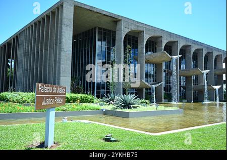 Brasília, DF - 18.11.2024: SEGURANZA DOS PRÉDIOS públicos EM Brasília - foto, Palazzo di giustizia. Lunedì (18) foto degli edifici che saranno sottoposti a revisione della loro sicurezza in una riunione del FST, del Congresso e dell'IPHAN per discutere le misure che possono essere adottate dopo l'attacco alla FST della scorsa settimana. (Foto: Ton Molina/Fotoarena) Foto Stock