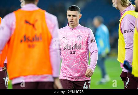 Brighton e Hove Albion contro Manchester City - partita di Premier League all'American Express Community Stadium di Brighton. Sabato 9 novembre 2024 - Phil Foden di Manchester City si riscalda prima del calcio d'inizio. Solo per uso editoriale. Niente merchandising. Per le immagini di calcio si applicano restrizioni fa e Premier League inc. Non è consentito l'utilizzo di Internet/dispositivi mobili senza licenza FAPL. Per ulteriori dettagli, contattare Football Dataco Foto Stock