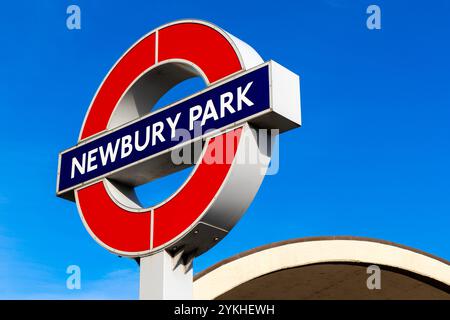 Segnale della stazione della metropolitana di Newbury Park Central Line, Londra, Inghilterra Foto Stock