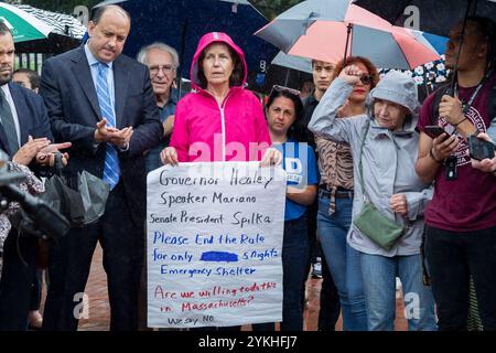 29 luglio 2024. Boston, Massachusetts. I sostenitori e le famiglie si sono riuniti lunedì per esortare i legislatori ad agire per le famiglie senzatetto in Massachusetts. Il Ri Foto Stock