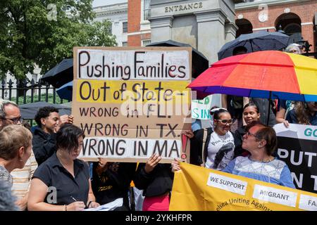 29 luglio 2024. Boston, Massachusetts. I sostenitori e le famiglie si sono riuniti lunedì per esortare i legislatori ad agire per le famiglie senzatetto in Massachusetts. Il Ri Foto Stock