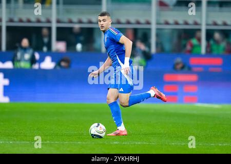 Alessandro Buongiorno dell'Italia durante la partita del gruppo 2 di UEFA Nations League 2024/25 di Lega A tra Italia e Francia allo Stadio Giuseppe Meazza il 17 novembre 2024 a Milano. Foto Stock