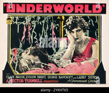 Underworld (Paramount, 1927). Lobby Card, film gangster - Clive Brook, Evelyn Brent, George Bancroft, Larry Semon. Una produzione di Hector Turnbull Foto Stock