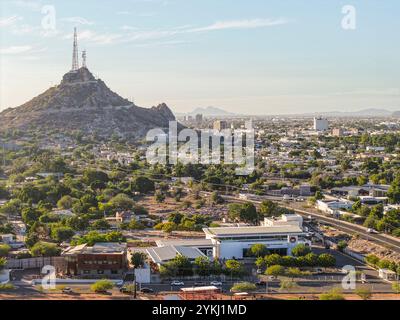 Vista aerea del Cerro de la Campana e del quartiere Hacienda de la Flor a Hermosillo, Sonora. (Foto di Luis Gutierrez/Norte Photo) Vista aerea de Cerro de la Campana y la colonia Hacienda de la Flor en Hermosillo Sonora. (Foto di Luis Gutierrez/Norte Photo) Foto Stock