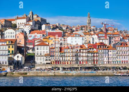 Storico quartiere sul fiume Duoro di Ribeira, Porto, Portogallo Foto Stock