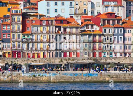 Storico quartiere sul fiume Duoro di Ribeira, Porto, Portogallo Foto Stock