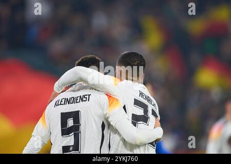 Tim Kleindienst, DFB 9 celebra il suo gol 7-0, felice, ridere, festeggiare, con Benjamin Henrichs, 23 DFB nella partita di UEFA Nations League 2024 GERMANIA - BOSNIA ERZEGOVINA 7-0 nella stagione 2024/2025 al 16 novembre 2024 a Friburgo, Germania. Fotografo: Peter Schatz Foto Stock