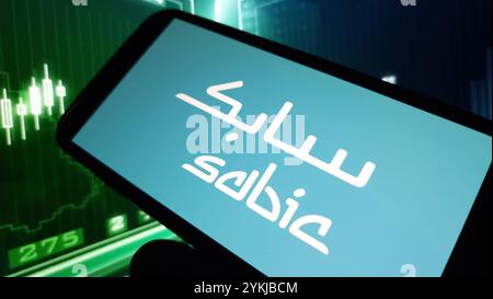 Konskie, Polonia - 18 novembre 2024: Logo aziendale SABIC visualizzato sul telefono cellulare Foto Stock