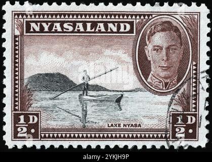 Pirogue sul lago Malawi in francobollo vintage Foto Stock