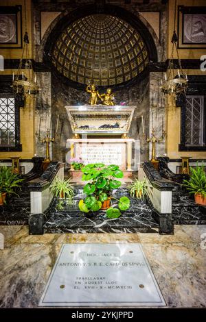 pantheon di Santa Catalina Thomas (Valldemossa, 1533 , Palma, 1574), chiesa di Santa Maddalena, fondata nel XIV secolo e ricostruita nel 1740, Palma, Maiorca, Isole Baleari, Spagna. Foto Stock