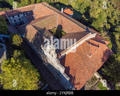 Santuario reale di Montesclaros, zona di Valdeprado del Río, bacino idrico di Ebro, Cantabria, Spagna. Foto Stock