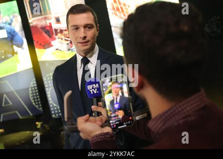 Esclusiva - Jordan Bardella appare per un'intervista su BFM TV il 18 novembre 2024 a Parigi, Francia. Foto di Jerome Dominé/ABACAPRESS. COM credito: Abaca Press/Alamy Live News Foto Stock