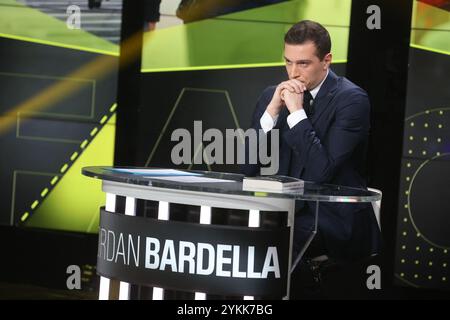 Esclusiva - Jordan Bardella appare per un'intervista su BFM TV il 18 novembre 2024 a Parigi, Francia. Foto di Jerome Dominé/ABACAPRESS. COM credito: Abaca Press/Alamy Live News Foto Stock