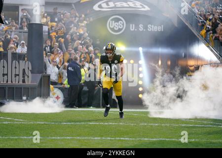 Pittsburgh, Pennsylvania, Stati Uniti. 17 novembre 2024. 17 novembre 2024: T.J. Watt n. 90 durante la partita tra Pittsburgh Steelers e Baltimore Ravens all'Acrisure Stadium di Pittsburgh, Pennsylvania. Brook Ward/Apparent Media Group (Credit Image: © AMG/AMG via ZUMA Press Wire) SOLO PER USO EDITORIALE! Non per USO commerciale! Foto Stock