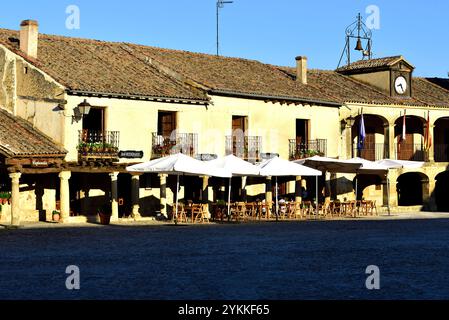 Piazza principale nella città medievale di Pedraza. Foto Stock