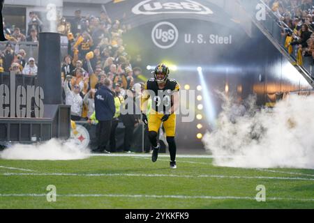 Pittsburgh, Pennsylvania, Stati Uniti. 17 novembre 2024. 17 novembre 2024: T.J. Watt n. 90 durante la partita tra Pittsburgh Steelers e Baltimore Ravens all'Acrisure Stadium di Pittsburgh, Pennsylvania. Brook Ward/Apparent Media Group (Credit Image: © AMG/AMG via ZUMA Press Wire) SOLO PER USO EDITORIALE! Non per USO commerciale! Foto Stock