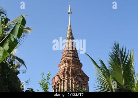 Wat Srichum, Chedi, Phrae, Thailandia 2 Foto Stock